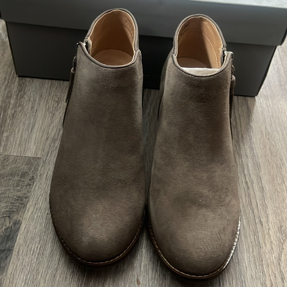 Vionic Serena Suede Ankle Boots in Gray Size 6 - Picture 7 of 13